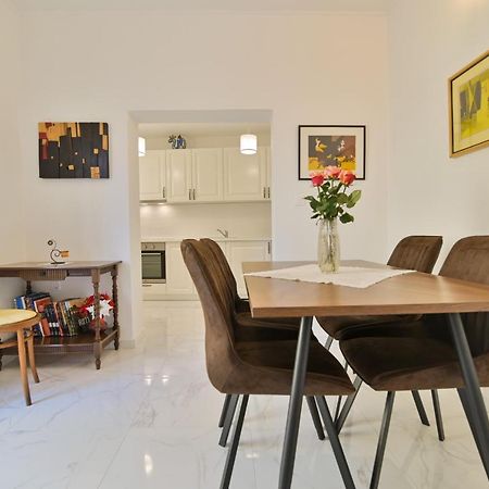 Apartments Art โตรกีร์ ภายนอก รูปภาพ