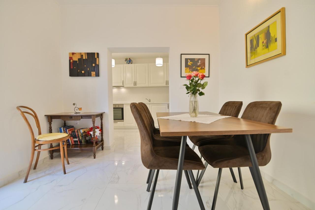 Apartments Art โตรกีร์ ภายนอก รูปภาพ
