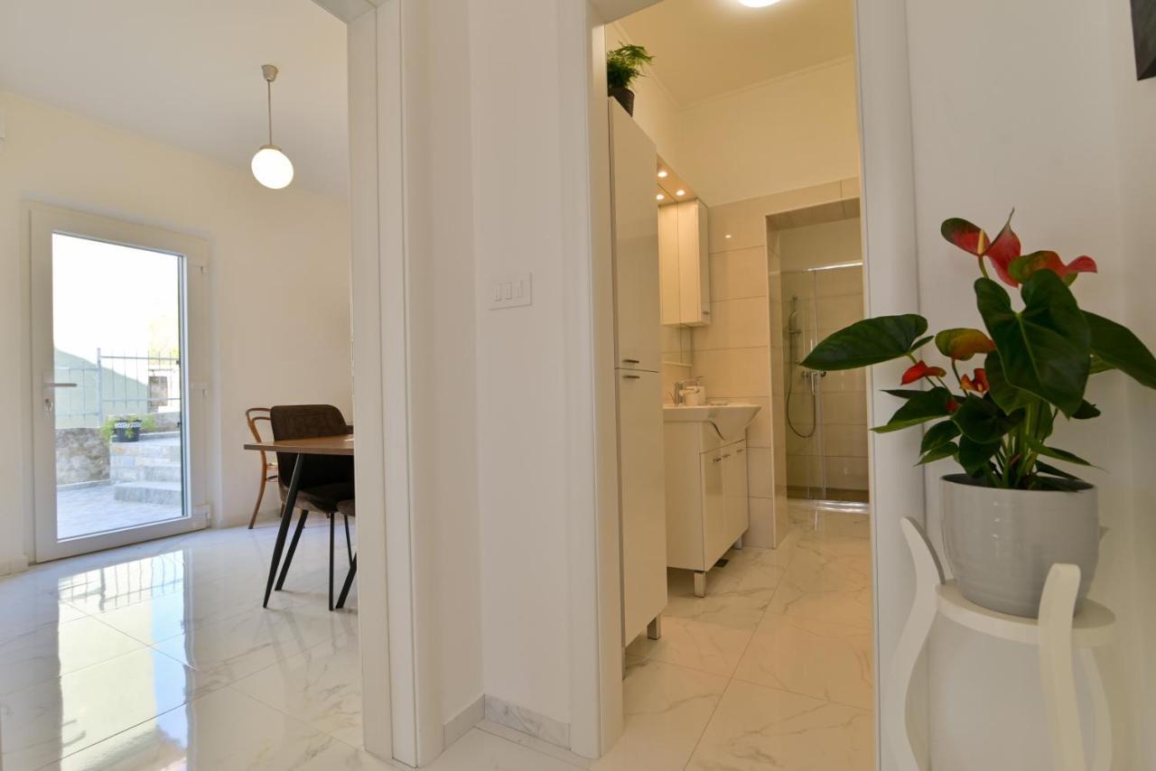Apartments Art โตรกีร์ ภายนอก รูปภาพ